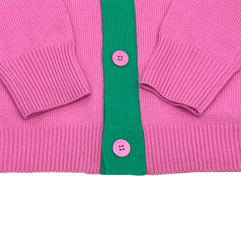 Detail view of cardigan ribbed cuff and hem – premium knitted craftsmanship