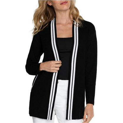 Woman wearing a custom 100% cotton cardigan with white trim, manufactured by a specialist in women’s knitted sweaters for wholesale.