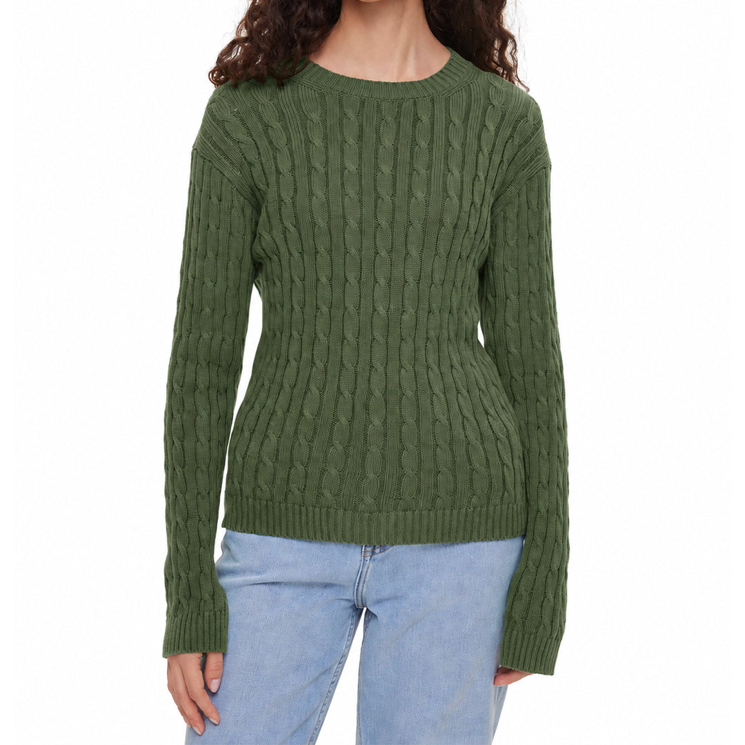 Green cable knit pullover with long sleeves and ribbed cuffs