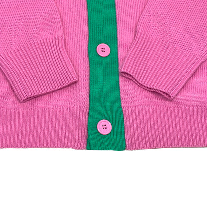 Detail view of cardigan ribbed cuff and hem – premium knitted craftsmanship