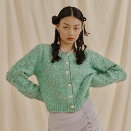 Elegance Redefined – High-End Custom Knit Cardigan